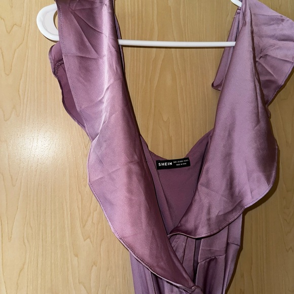 PRETTY DRESS - Picture 2 of 3